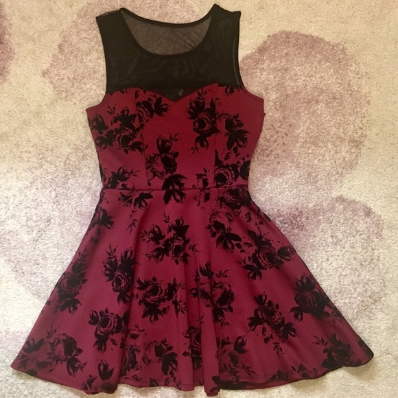 Sweetheart/illusion neckline dress - size small - Picture 2 of 7